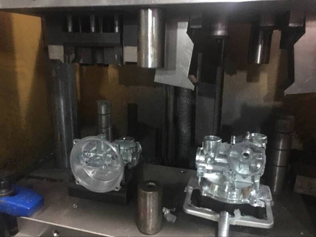 意大利客户的锌合金压铸模具和切边模成功完成 
