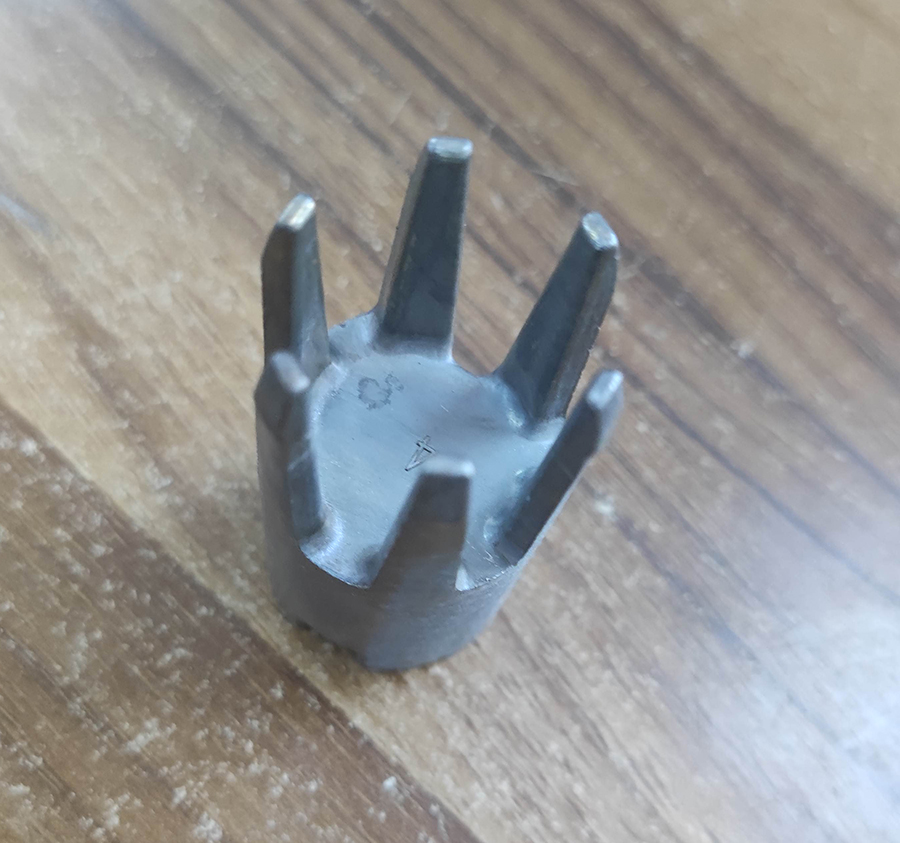 技术团队开发的新产品，压铸工艺，ADC12材质，黑色表面喷塑，650处理，灯饰件
